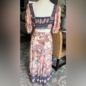 Set of skirt and crop perfect for spring/summer!